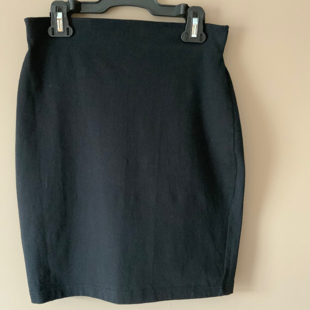 Ladies black stretch skirt (like new)